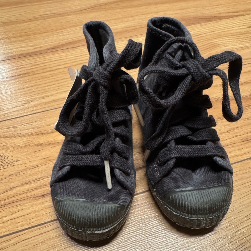 Brand new with tag Size 22 EU Cienta Shoes